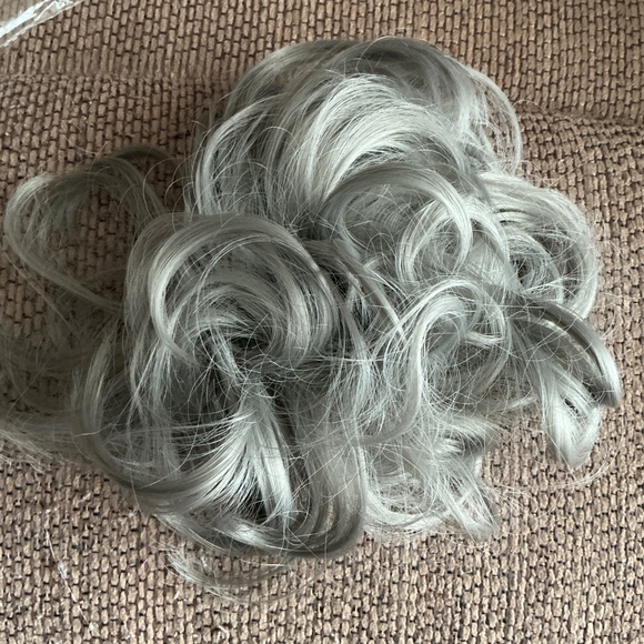 Grey messy bun hairpiece - Picture 2 of 5
